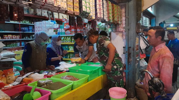 Jelang Lebaran, Forkopincam, Puskesmas Dan UPT Pasar Gelar Pemantauan Keamanan Makanan di Sejumlah Toko dan Pasar Tradisional