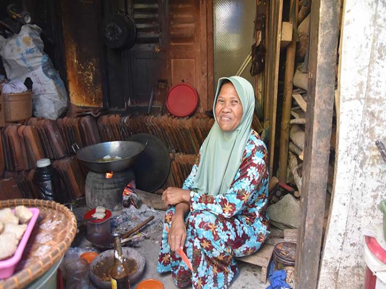 Partisipasi Ibu Sutono dalam TMMD Reguler ke-120