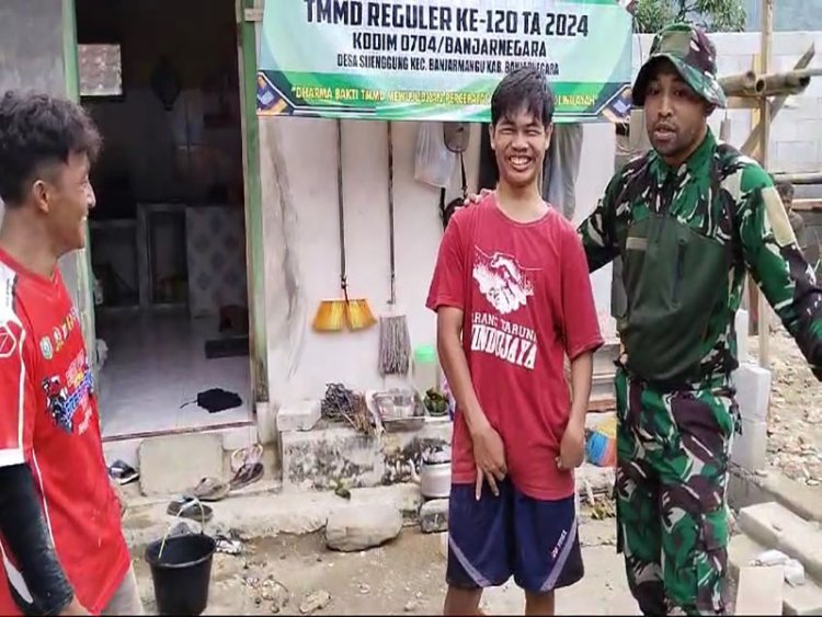 Warga Disabilitas Anggit dan Gilang Bantu Satgas TMMD Reguler ke-120