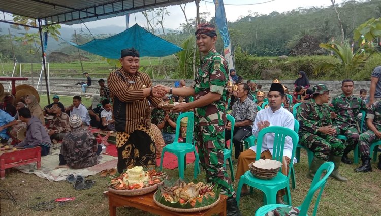 Sedekah Bumi Bersama TNI Manunggal Membangun Desa di Sijenggung