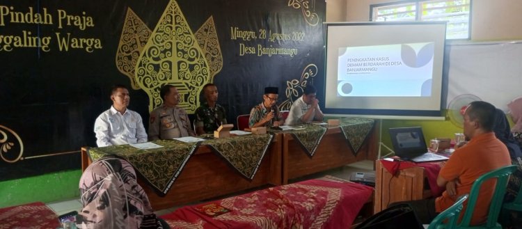 Babinsa Hadiri Musyawarah Penanganan Bersama Demam Berdarah di Kecamatan Banjarmangu