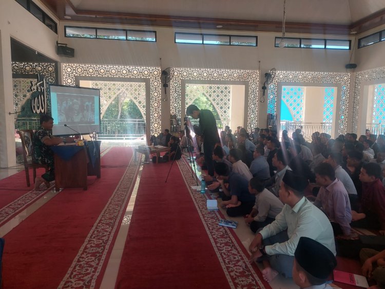 Danramil Sebagai Narasumber Wawasan Kebangsaan Di Pondok Pesantren