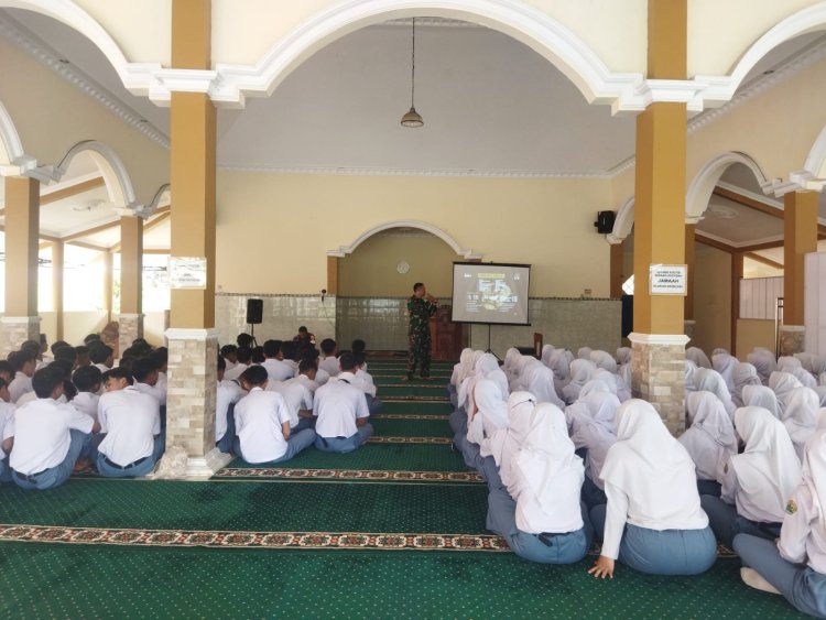 MPLS Hari Ke ll SMA Negeri 1  Karangkobar Babinsa Berikan Materi Wasbang