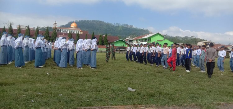 Babinsa Bersama Bhabinkamtibmas Seleksi Calon Anggota Paskibra Siswa Siswi Tingkat SLTA Sekecamatan Karangkobar