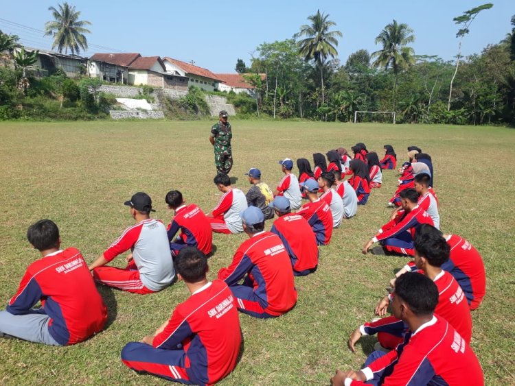 Babinsa Mendukung Pembinaan Paskibra di Desa Binaan 