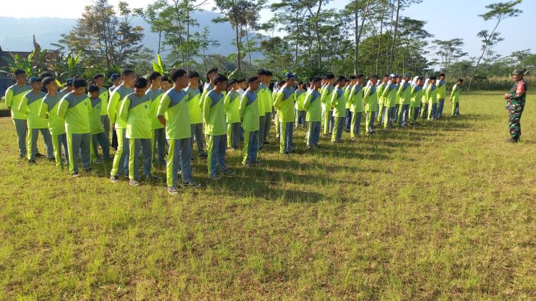 Giat MPLS Babinsa Bentuk Mental dan Karakter Siswa SMK Ma'arif NU 1 Karangkobar