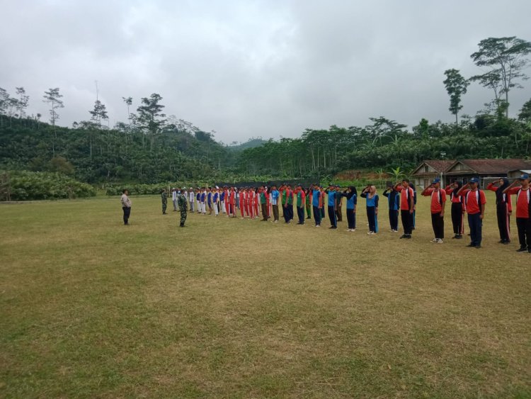 Menjelang HUT Kemerdekaan RI Ke-79 Tahun 2024, Babinsa dampingi Forkompinca membuka Latihan Paskibraka