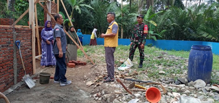 Babinsa Mendampingi Tim Verifikasi Dari Kabupaten