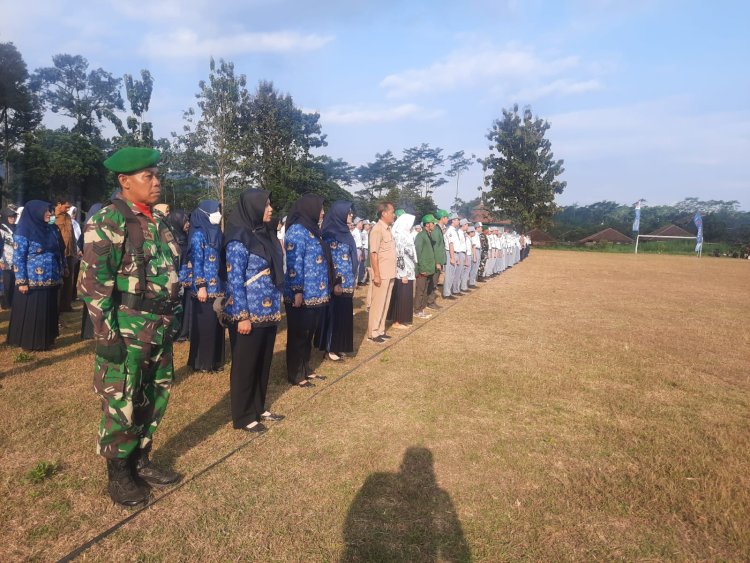 Danramil Hadiri Upacara Penurunan Bendera Merah Putih 