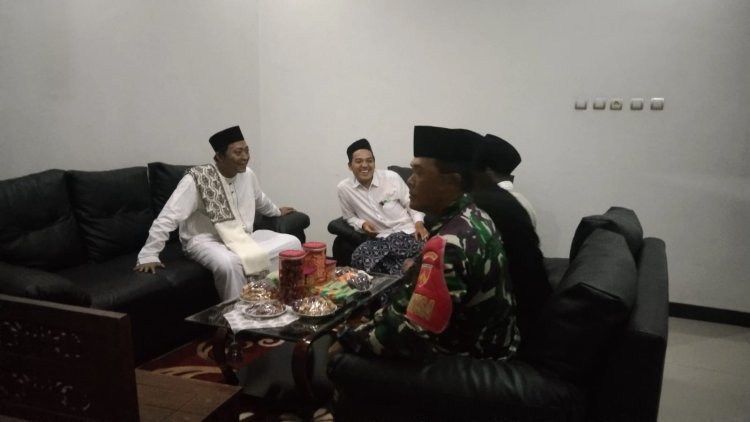 Babinsa Koramil 04/Karangkobar Melaksanakan Kegiatan Pengaman Desa Slatri Bersholawat