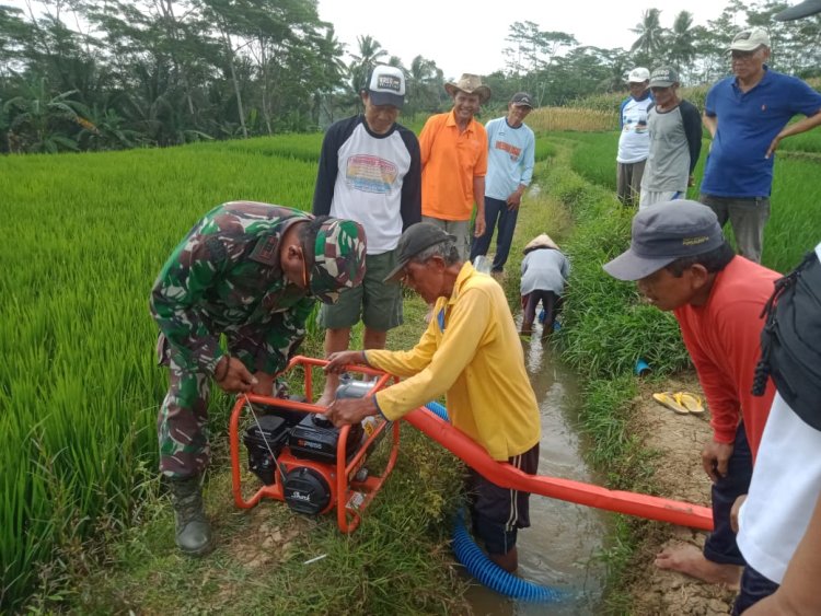 Danramil Dampingi Uji Coba Pompa Air Bantuan Kementan untuk Ketahanan Pangan