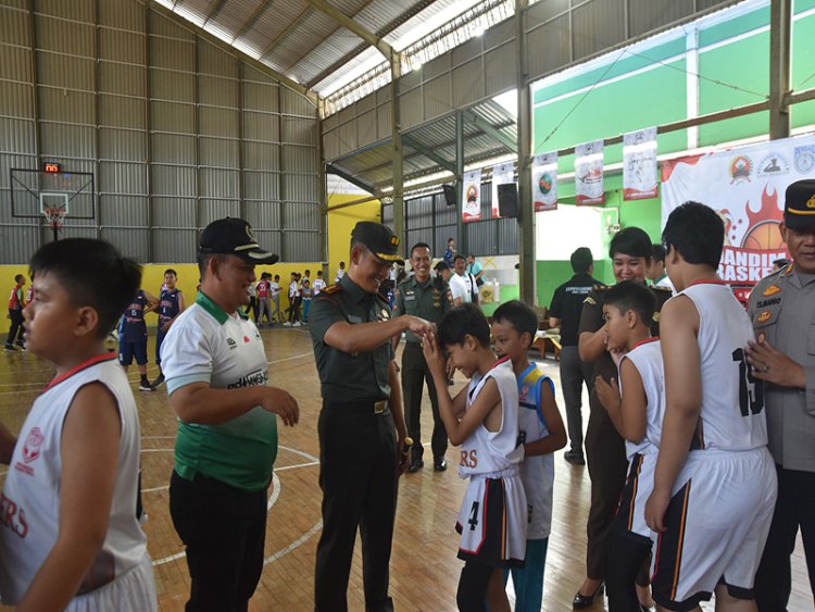 Dandim 0704/Banjarnegara Resmi Buka Turnamen Dandim Cup Basketball SD dan SMP