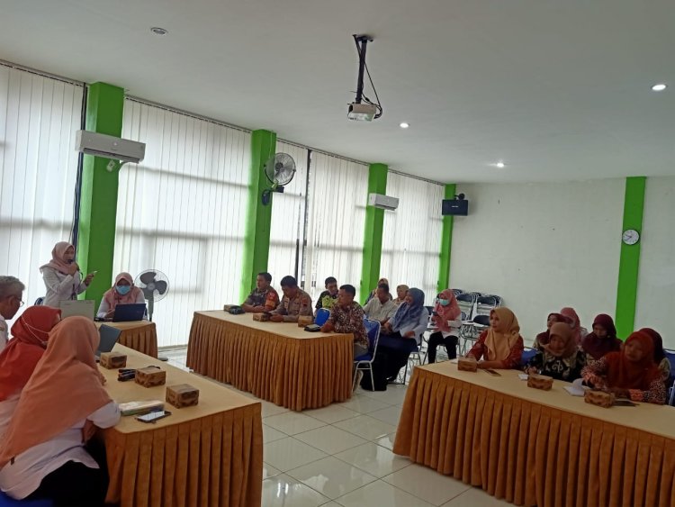 Babinsa Koramil 12 / Sigaluh Hadiri Rapat Verifikasi STBM Tingkat Kecamatan Sigaluh