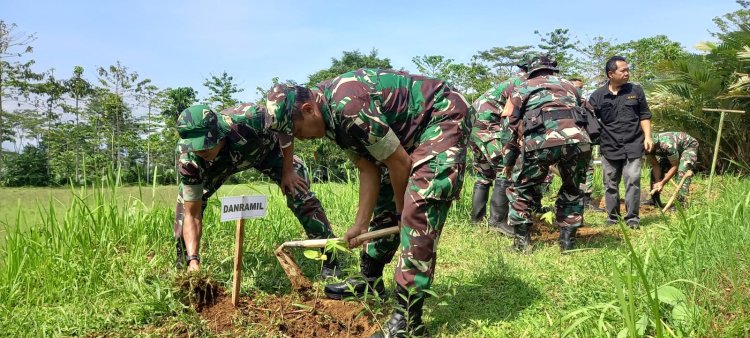 Karya Bakti Penanaman Pohon Sukun Upaya TNI Dorong Perekonomian Warga