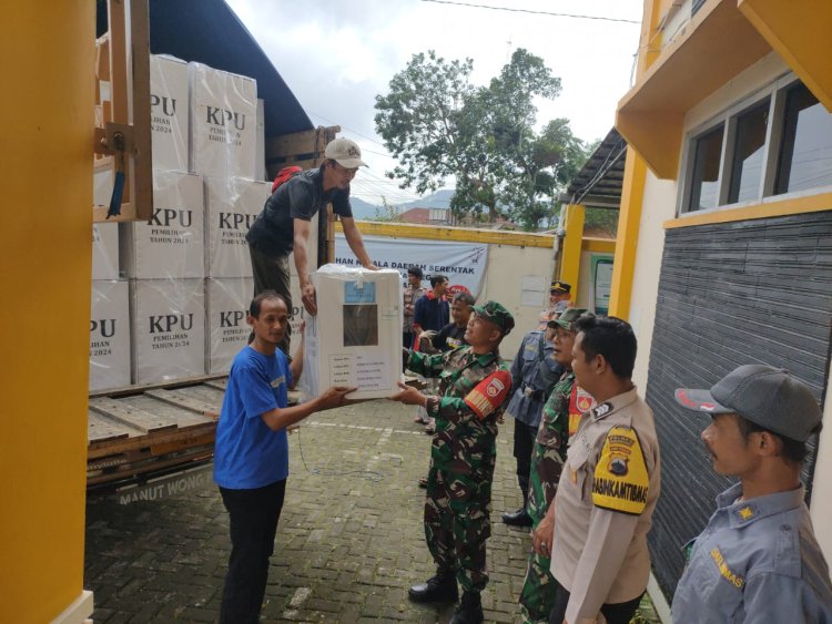 Sinergitas TNI-POLRI Dalam Pengamanan Dan Pemantauan Pendistribusian Logistik Pilkada Serentak Tahun 2024