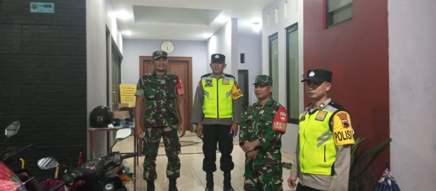 Babinsa Koramil 04/Karangkobar Bersama Bhabinkamtibmas Giat Pengaman Ibadah Jum'at Agung Greja JKl Anugerah ILLAHI