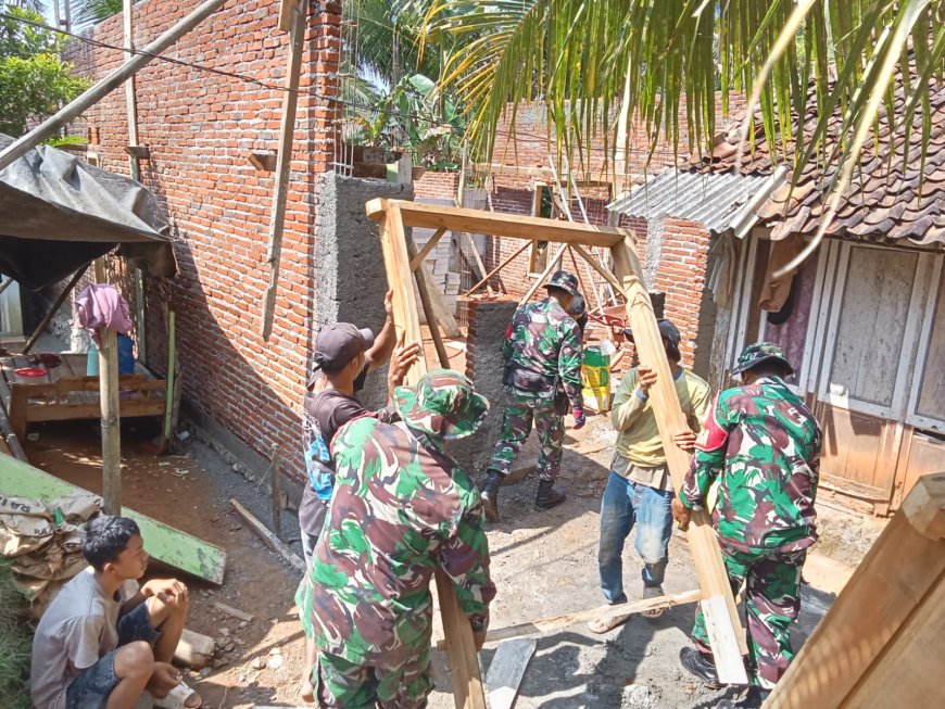 Danramil 08 Purwanegara Bantu Pembangunan RTLH