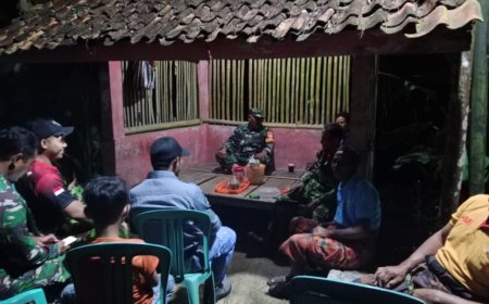 Patroli Gabungan Di Pos Kamling Desa Mertasari