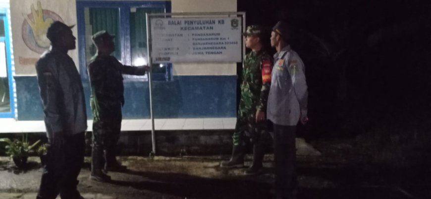 Wujudkan keamanan lingkungan desa dengan rutin melaksanakan patroli malam