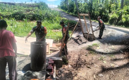 Babinsa Bantu Kelompok Tani Marsudi  dalam Pembangunan Rumah Pompa Air