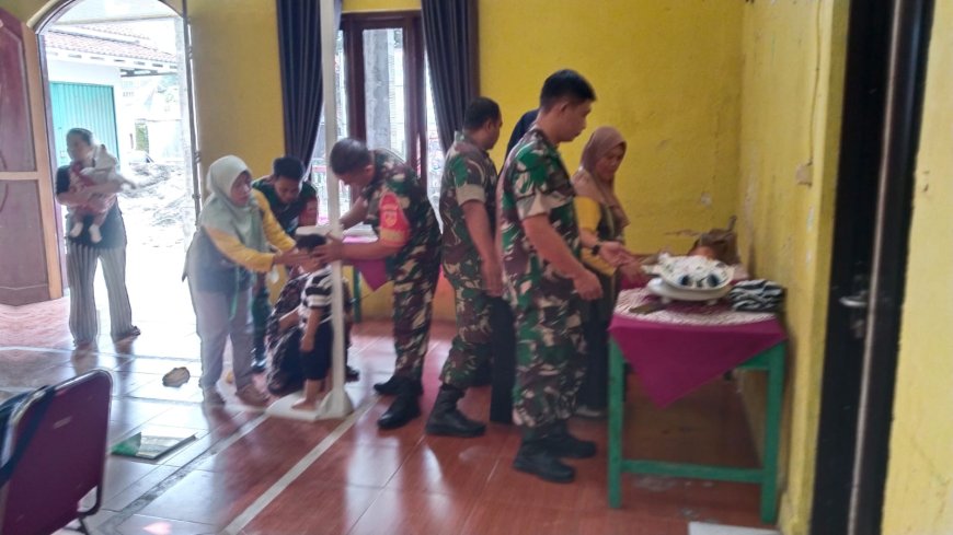 Babinsa Turut Hadir Dan Membantu Dalam Kegiatan Posyandu