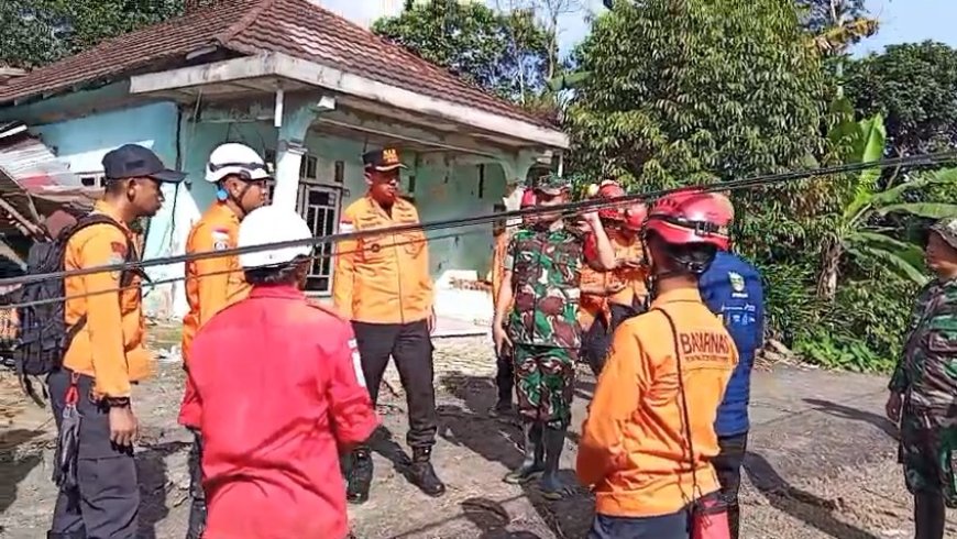 Dandim Banjarnegara Tinjau Pergerakan Tanah di Situkung