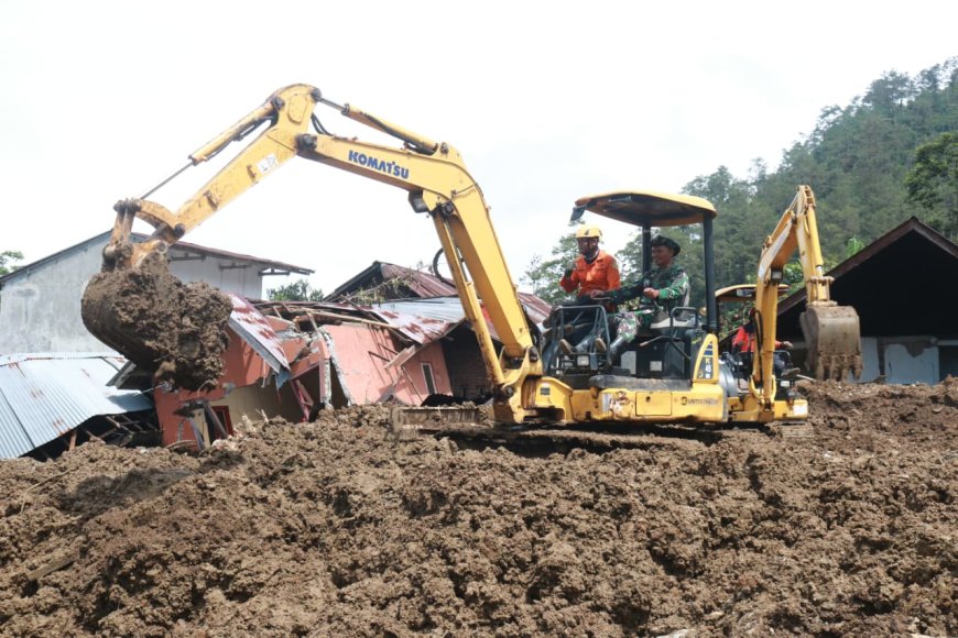 23 Alat Berat Dikerahkan Pencarian Korban Longsor Situkung Terus Dikebut