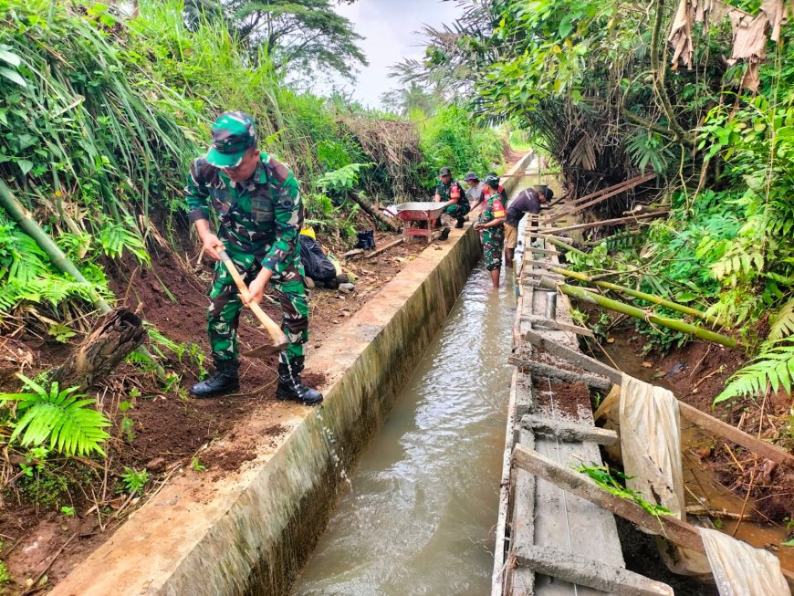 Perbaikan Saluran Irigasi Koramil 15 Rakit Ringankan Beban Petani Adipasir