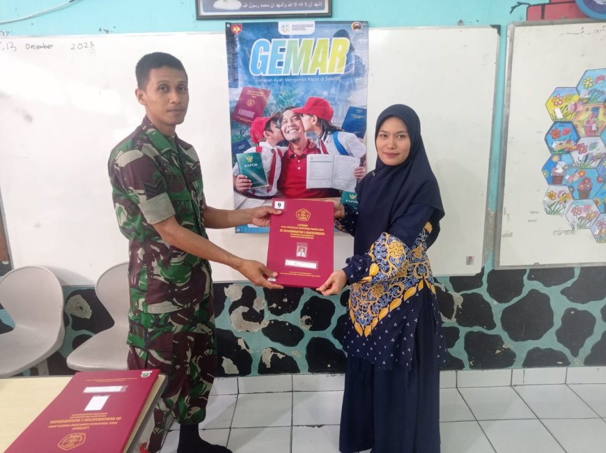 Kodim 0704/Banjarnegara Dukung Gerakan Ayah Mengambil Raport Anak ke Sekolah