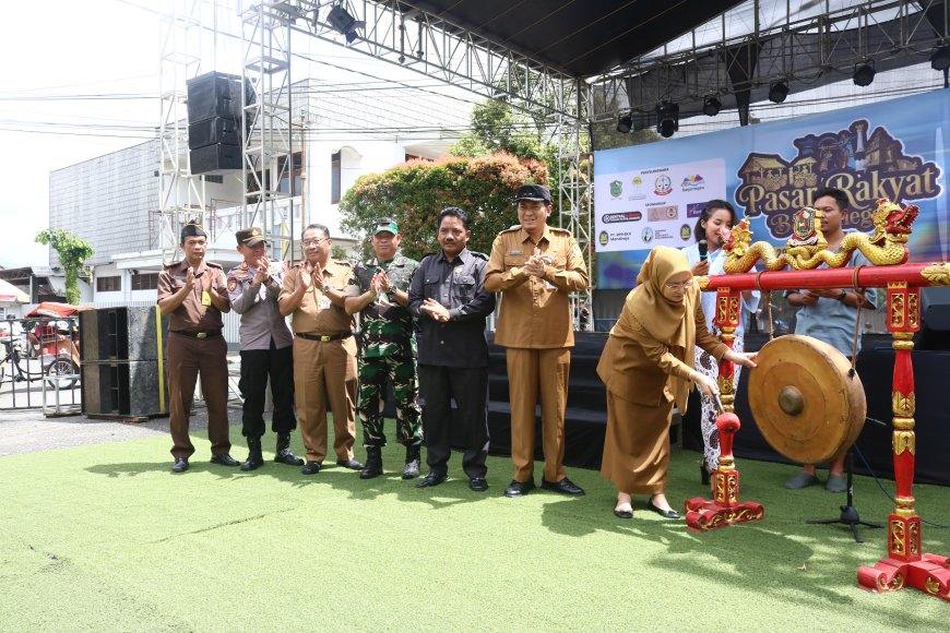 Dandim 0704 Banjarnegara Hadiri Pembukaan Pasar Rakyat 2025
