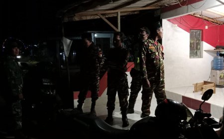 Babinsa Koramil 10 Bawang dan Banser Gelar Patroli Malam di Desa Wiramastra