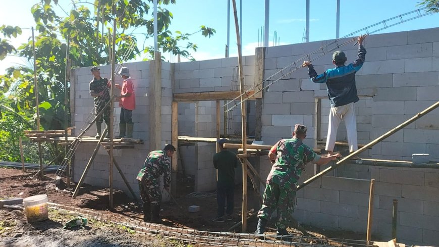 Koramil 11 Punggelan Gotong royong Bangun RTLH