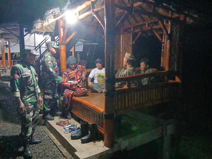 Babinsa Bersama Banser dan Pemuda Pancasila Laksanakan Patroli di Pos Ronda