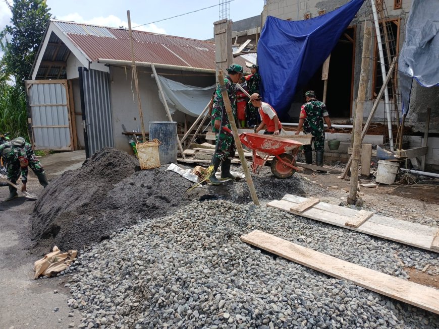 Danramil Kalibening Kerahkan Anggota Bantu Bedah Rumah RTLH Bapak Samidi