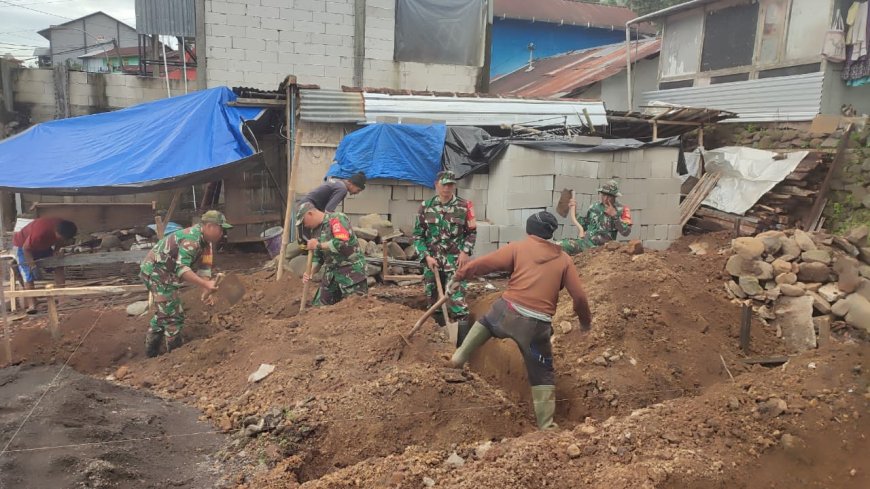 Babinsa Turun Langsung ke Lapangan guna Pembangunan Rumah Tidak Layak Huni