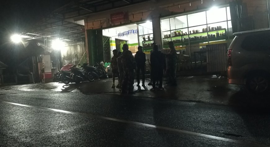 Laksanakan Patroli Malam Di Wilayah Bersama Ormas Dan Masyarakat