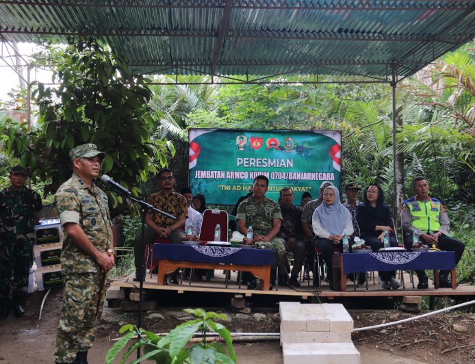 Danrem 071 Wijayakusuma Resmikan Jembatan Armco di Gununggiana