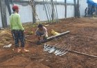 Babinsa Koramil 15 Rakit Awasi Pembangunan KDKMP di Desa Adipasir