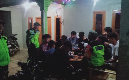 Babinsa Laksanakan Patroli Siskamling Dipastikan Wilayah Aman