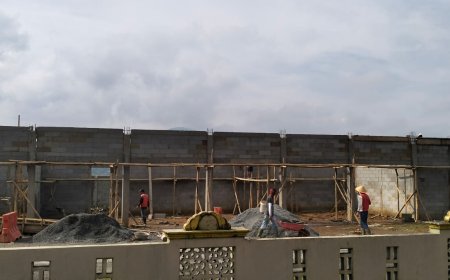 Babinsa Koramil 06 Kalibening Awasi Pengecoran Ring Balok KDKMP di Desa Bedana