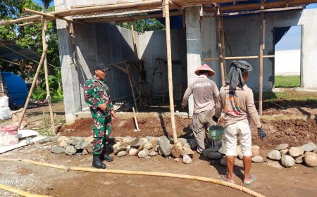Babinsa Koramil 07 Mandiraja Awasi Pembangunan KDKMP di Desa Panggisari