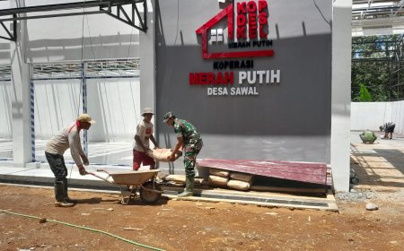 Babinsa Koramil 12 Sigaluh Dampingi Pembangunan KDKMP Desa Sawal