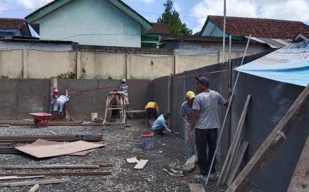 Pembangunan KDKMP Desa Pakelen Masuki Tahap Lanjutan Pengacian Dinding