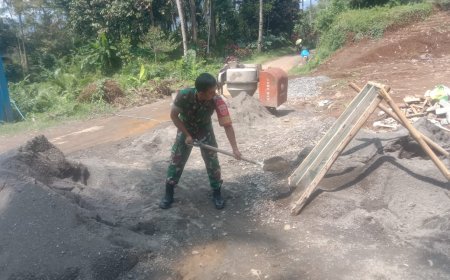 Dinding Depan Mulai Tertata KDKMP Desa Pekauman Kian Menampakkan Wajahnya