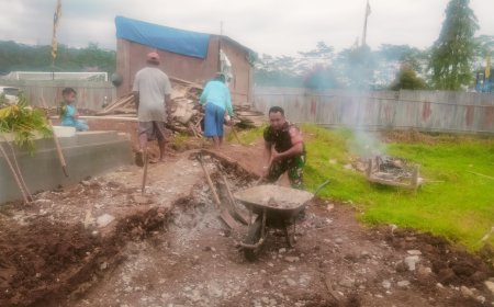 Babinsa Dampingi Pembangunan KDKMP Desa Bandingan Fokus Pengerjaan Saluran Keliling