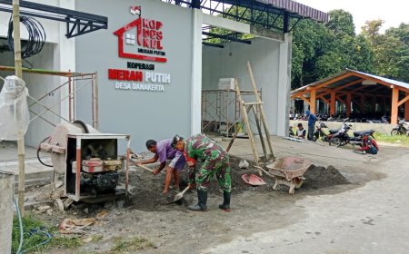 Babinsa Koramil 11 Punggelan Awasi Pembangunan KDKMP di Desa Danakerta