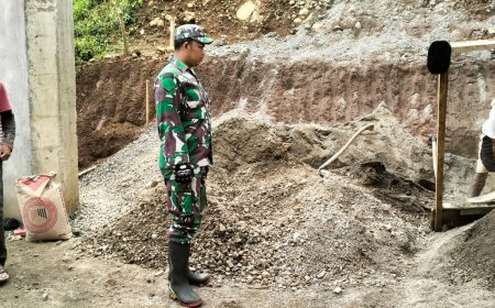 Babinsa Koramil 01 Banjarnegara Awasi Pembangunan KDKMP di Desa Tlagawera