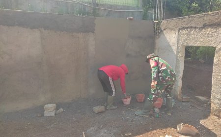 Babinsa Koramil 12 Sigaluh Dampingi Pembangunan KDKMP di Desa Singamerta