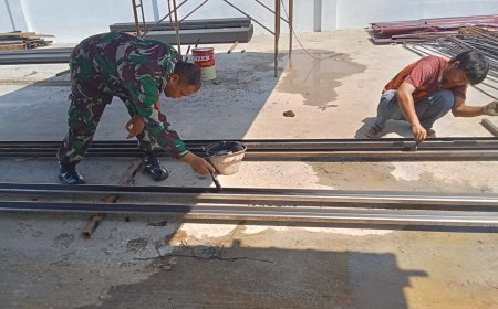 Babinsa Koramil 11 Punggelan Awasi Pembangunan KDKMP di Desa Punggelan