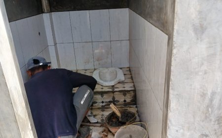 Babinsa Koramil 11 Punggelan Awasi Pembangunan KDKMP di Desa Tanjungtirta